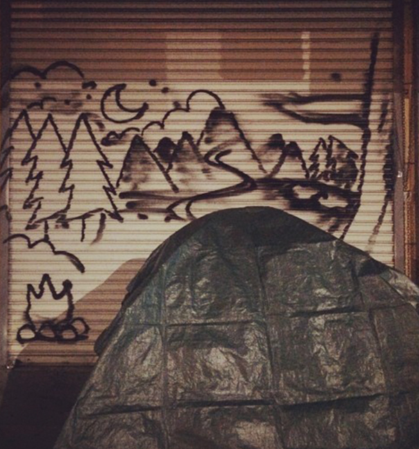 Des maisons imaginaires pour les sans-abris en street art des maisons imaginaires pour les sans abris street art par skid robot 7 des-maisons-imaginaires-pour-les-sans-abris-street-art-par-skid-robot-7