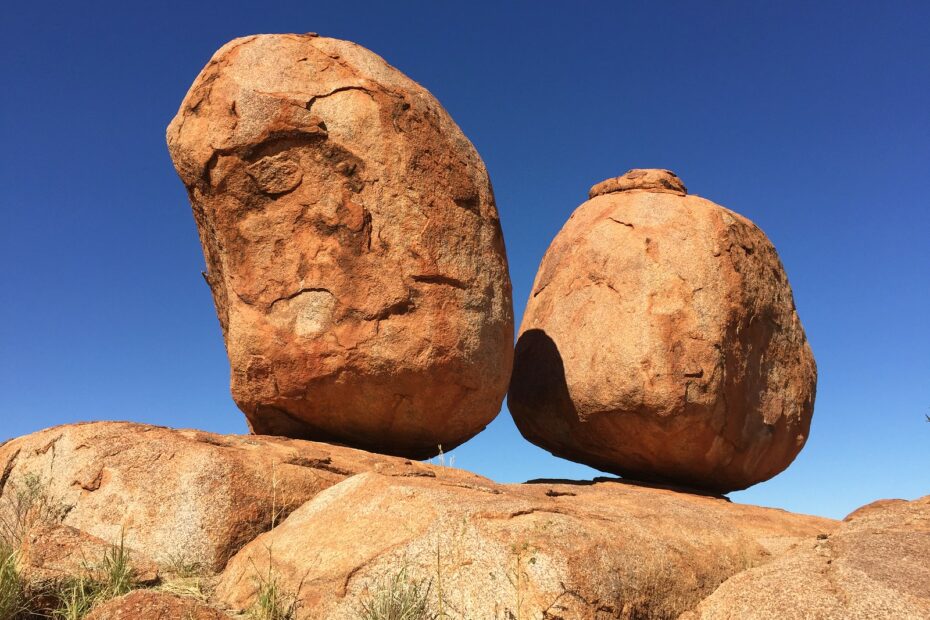Karlu Karlu / Devils Marbles : les énormes rochers de granite d’Australie karlu karlu devils marbles billes du diable outback australie 1 karlu karlu devils marbles billes du diable outback australie 1
