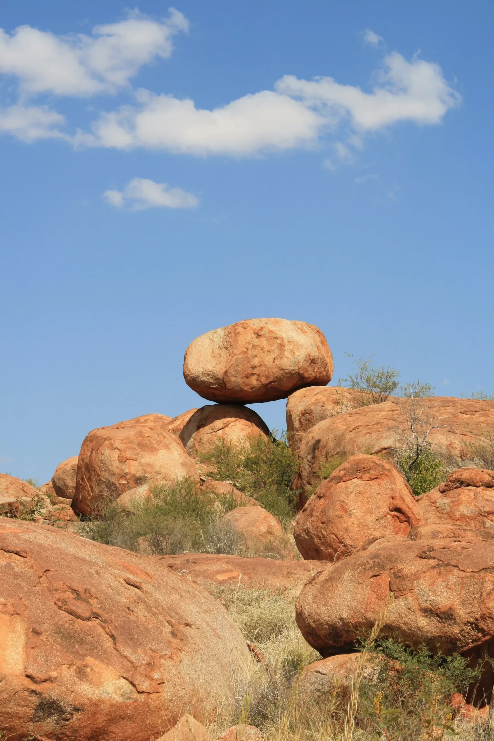 Karlu Karlu - les billes du diable karlu karlu devils marbles billes du diable outback australie 19 scaled karlu-karlu-devils-marbles-billes-du-diable-outback-australie-19