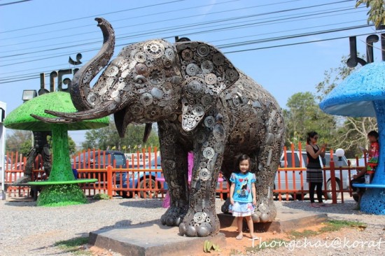 Les sculptures en ferrailles automobile de Ban Hun Lek #recyclage sculptures en ferrailles automobile recyclage metal rouilleban hun lek 2 sculptures-en-ferrailles-automobile-recyclage-metal-rouilleban-hun-lek-2