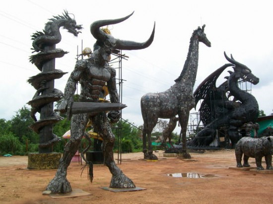 Les sculptures en ferrailles automobile de Ban Hun Lek #recyclage sculptures en ferrailles automobile recyclage metal rouilleban hun lek 4 sculptures-en-ferrailles-automobile-recyclage-metal-rouilleban-hun-lek-4