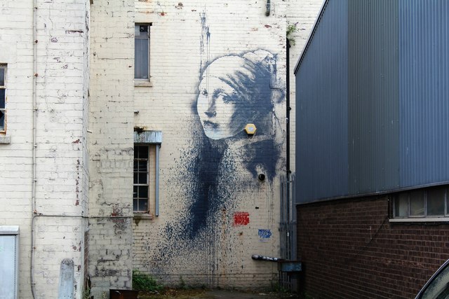 Vermeer revisité par Banksy vermeer revisite par banksy jeune fille a la perle vermeer-revisite-par-banksy-jeune-fille-a-la-perle