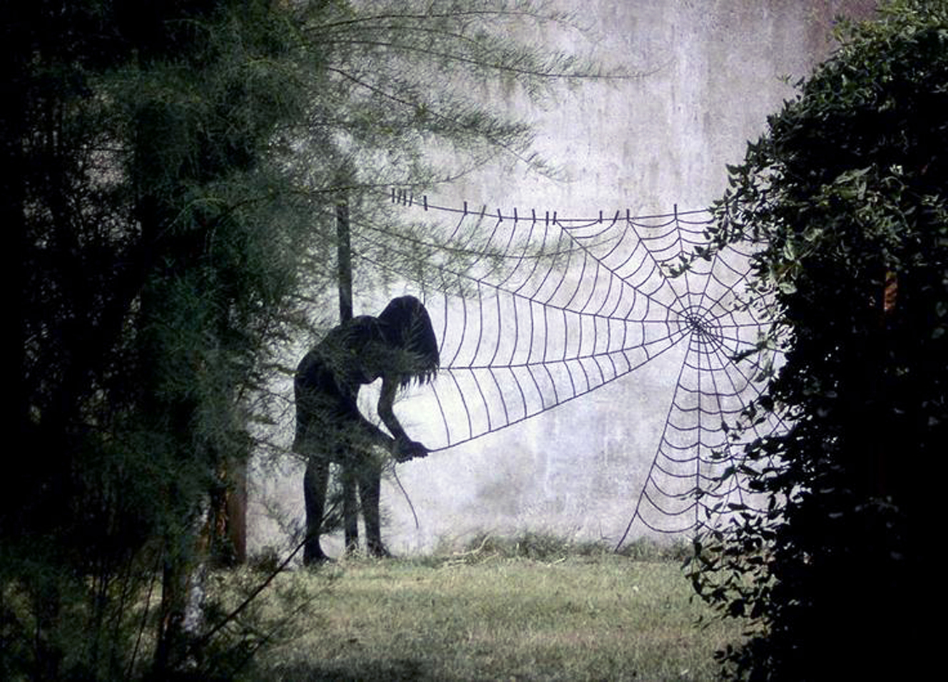 Le street-art poétique de Pejac le street art poetique de pejac weaver salamanque le-street-art-poetique-de-pejac-weaver-salamanque