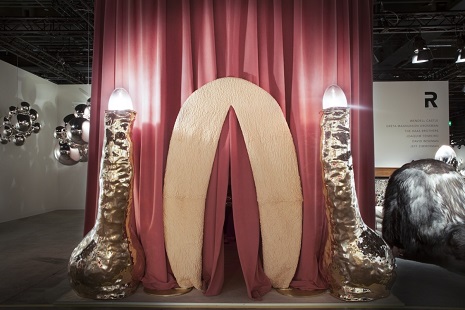 Les meubles en fourrure des frères Haas meubles en fourrure des freres hass sex room entrance meubles-en-fourrure-des-freres-hass-sex-room-entrance