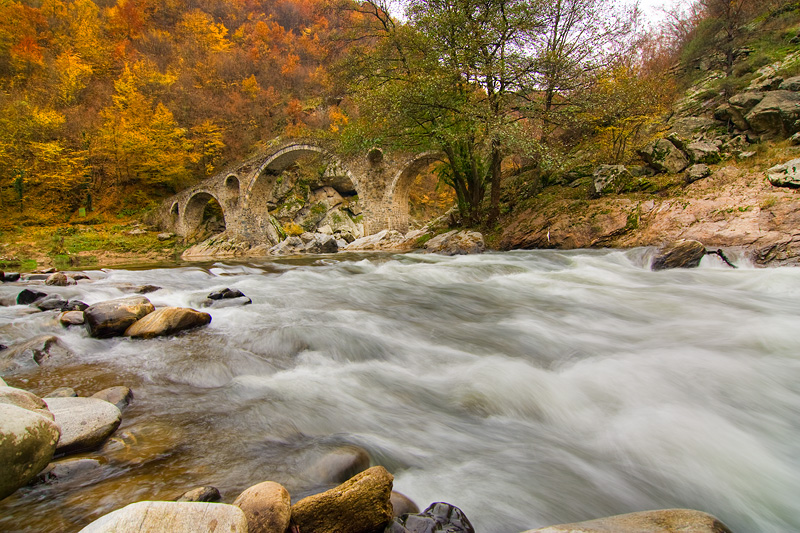 20 ponts mystiques qui semblent mener à un autre monde 20 ponts mystiques qui semblent mener dans un autre monde pont du diable bulgarie 20-ponts-mystiques-qui-semblent-mener-dans-un-autre-monde-pont-du-diable-bulgarie