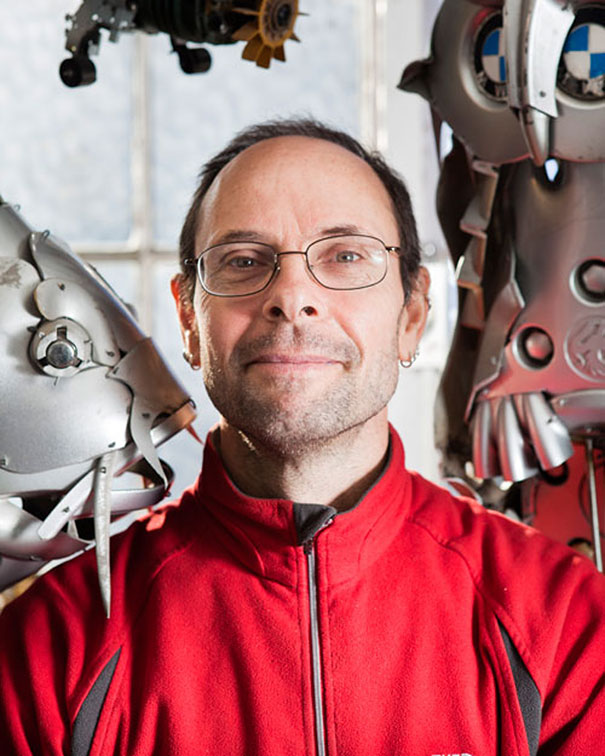 Recyclage d'enjoliveurs en sculptures d'animaux par Ptolemy Elrington ptolemy elrington recyclage de vieux enjoliveurs en sculptures d animaux 23 ptolemy-elrington-recyclage-de-vieux-enjoliveurs-en-sculptures-d-animaux-23