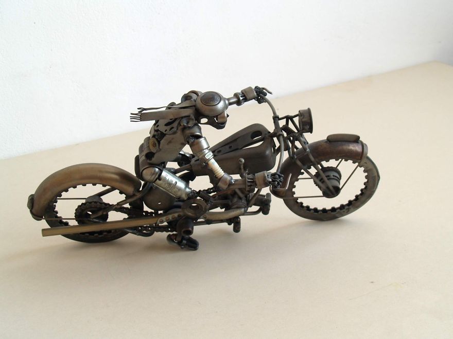 Recyclage de pièces de motos en sculptures d'animaux steampunk recyclage de vieilles pieces de voitures et de motos en sculpture d animaux steampunk tomas Vitanovsky motard recyclage-de-vieilles-pieces-de-voitures-et-de-motos-en-sculpture-d-animaux-steampunk-tomas-Vitanovsky-motard