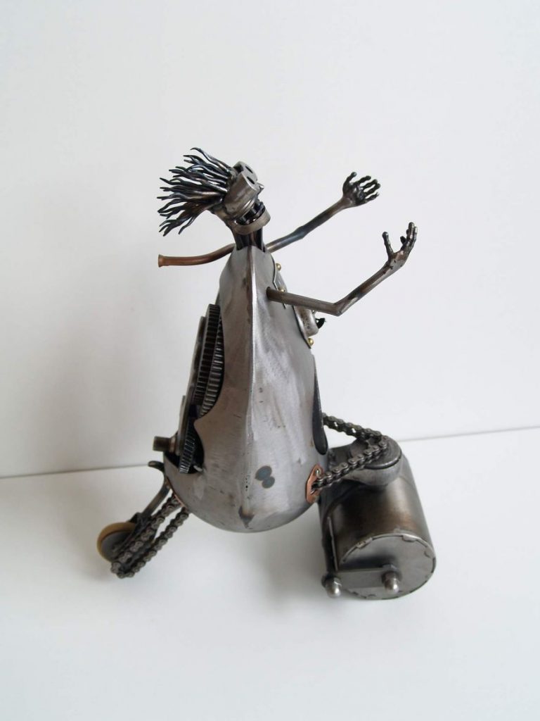 Recyclage de pièces de motos en sculptures d'animaux steampunk recyclage de vieilles pieces de voitures et de motos en sculpture d animaux steampunk tomas Vitanovsky personnage 2 recyclage-de-vieilles-pieces-de-voitures-et-de-motos-en-sculpture-d-animaux-steampunk-tomas-Vitanovsky-personnage-2