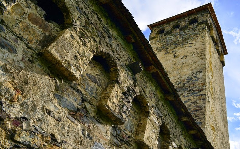 Les tours de pierre de la Svanetie en Georgie svaneti tours en pierre de georgie 10 svaneti-tours-en-pierre-de-georgie-10