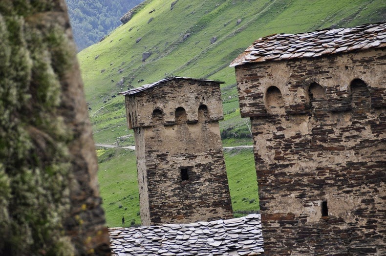 Les tours de pierre de la Svanetie en Georgie svaneti tours en pierre de georgie 8 svaneti-tours-en-pierre-de-georgie-8