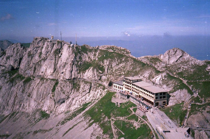 Les 10 hôtels les plus vertigineux 10 hotels les plus vertigineux Hotel Pilatus Kulm suisse 1 10-hotels-les-plus-vertigineux-Hotel-Pilatus-Kulm-suisse-1