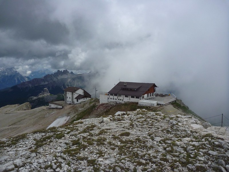 Les 10 hôtels les plus vertigineux 10 hotels les plus vertigineux Rifugio Lagazuoi–Mount Lagazuoi Italie 1 10-hotels-les-plus-vertigineux-Rifugio-Lagazuoi–Mount-Lagazuoi-Italie-1