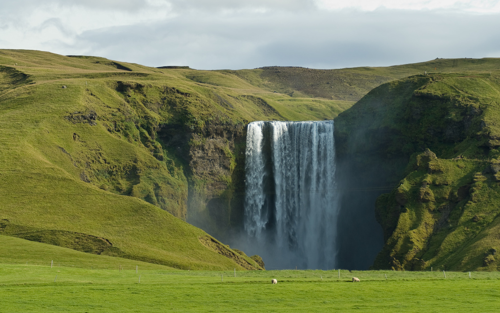 12 magnifiques cascades d'Islande 12 magnifiques cascades d islande skogarfoss 2 12-magnifiques-cascades-d-islande-skogarfoss-2