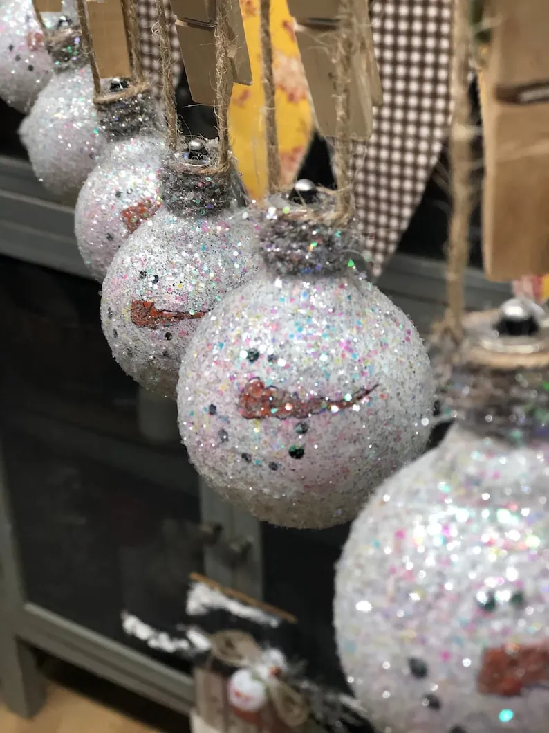 15 idées de bricolage pour recycler des ampoules 15 idees de bricolage pour recycler des ampoules bonhomme de neige 2 15-idees-de-bricolage-pour-recycler-des-ampoules-bonhomme-de-neige-2