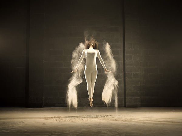 Une danseuse dans un nuage de poudre par Jeffrey Vanhoutte danseuse dans un nuage de poudre de lait par jeffrey vanhoutte 5 danseuse-dans-un-nuage-de-poudre-de-lait-par-jeffrey-vanhoutte-5