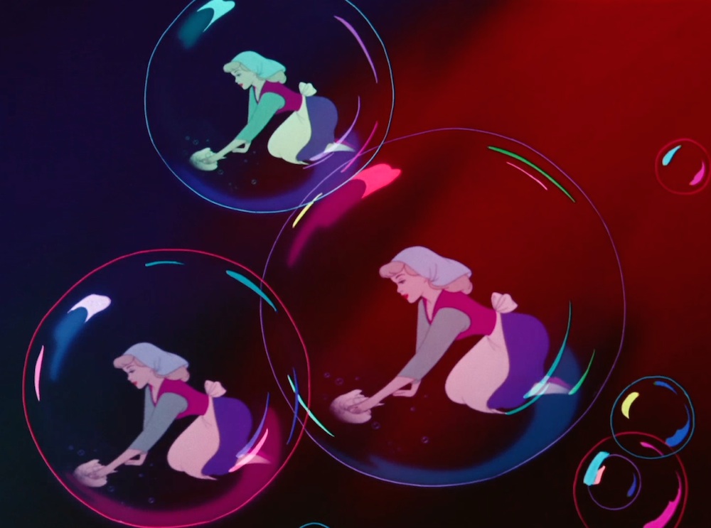 Disney révèle où est caché Mickey dans des scènes de films ou est cache mickey disney cendrillon 1 ou-est-cache-mickey-disney-cendrillon-1