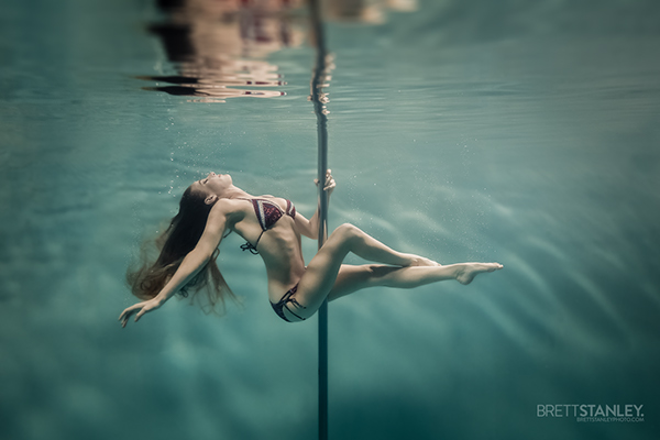 Pole Dance sous-marine par Brett Stanley pole dance sous marine photos de danseuses sous l eau par brett stanley 3 pole-dance-sous-marine-photos-de-danseuses-sous-l-eau-par-brett-stanley-3