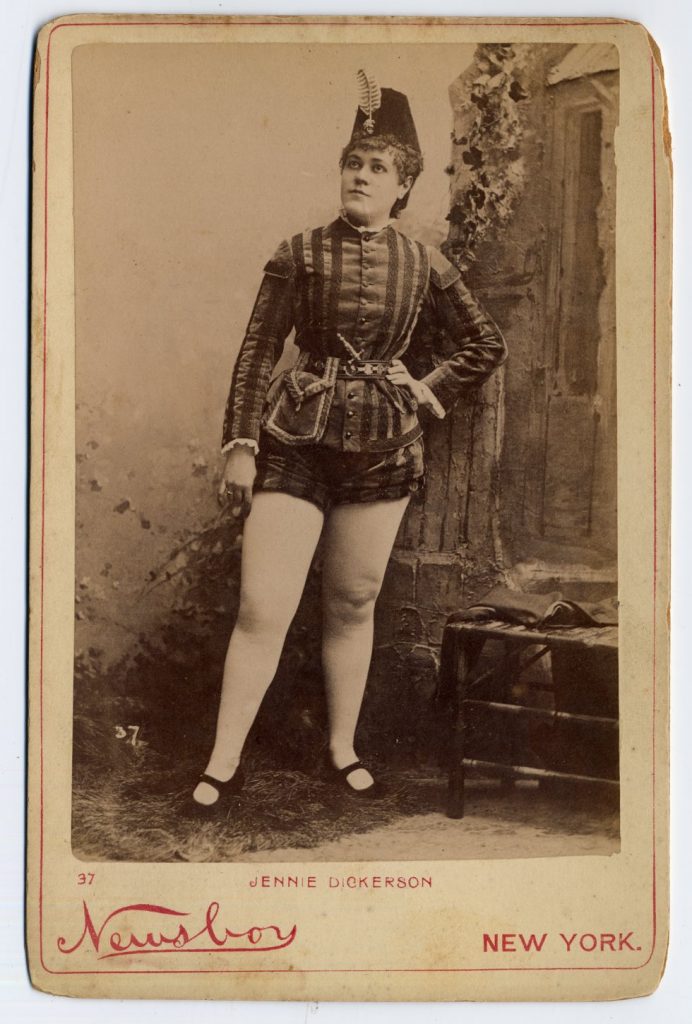 Quelques danseuses burlesques de l'époque victorienne danseuses burlesque epoque victorienne 11 danseuses burlesques de l'époque victorienne: 1890 Jennie Dickerson in pseudo-military outfit.