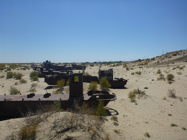 Mo'ynaq et son cimetière de bateaux dans le désert moy naq cimetiere de bateaux ouzbeskistan mer d aral 4 moy-naq-cimetiere-de-bateaux-ouzbeskistan-mer-d-aral-4