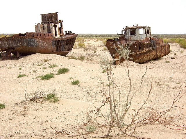 Mo'ynaq et son cimetière de bateaux dans le désert moy naq cimetiere de bateaux ouzbeskistan mer d aral 5 moy-naq-cimetiere-de-bateaux-ouzbeskistan-mer-d-aral-5