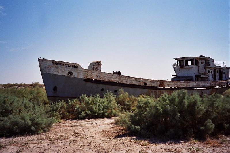 Mo'ynaq et son cimetière de bateaux dans le désert moy naq cimetiere de bateaux ouzbeskistan mer d aral 7 moy-naq-cimetiere-de-bateaux-ouzbeskistan-mer-d-aral-7