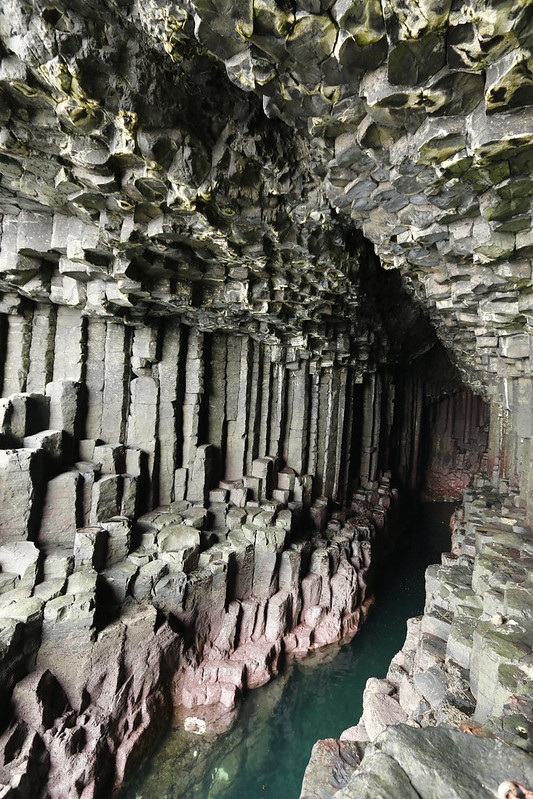15 géniales cachettes de base de super Villain 15 geniales cachettes de base de super villain Fingal Cave ecosse 2 15-geniales-cachettes-de-base-de-super-villain-Fingal-Cave-ecosse-2