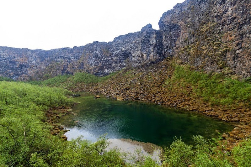 Asbyrgi - un cirque en forme de fer à cheval Asbyrgi un cirque en forme de fer a cheval 6 Asbyrgi-un-cirque-en-forme-de-fer-a-cheval-6