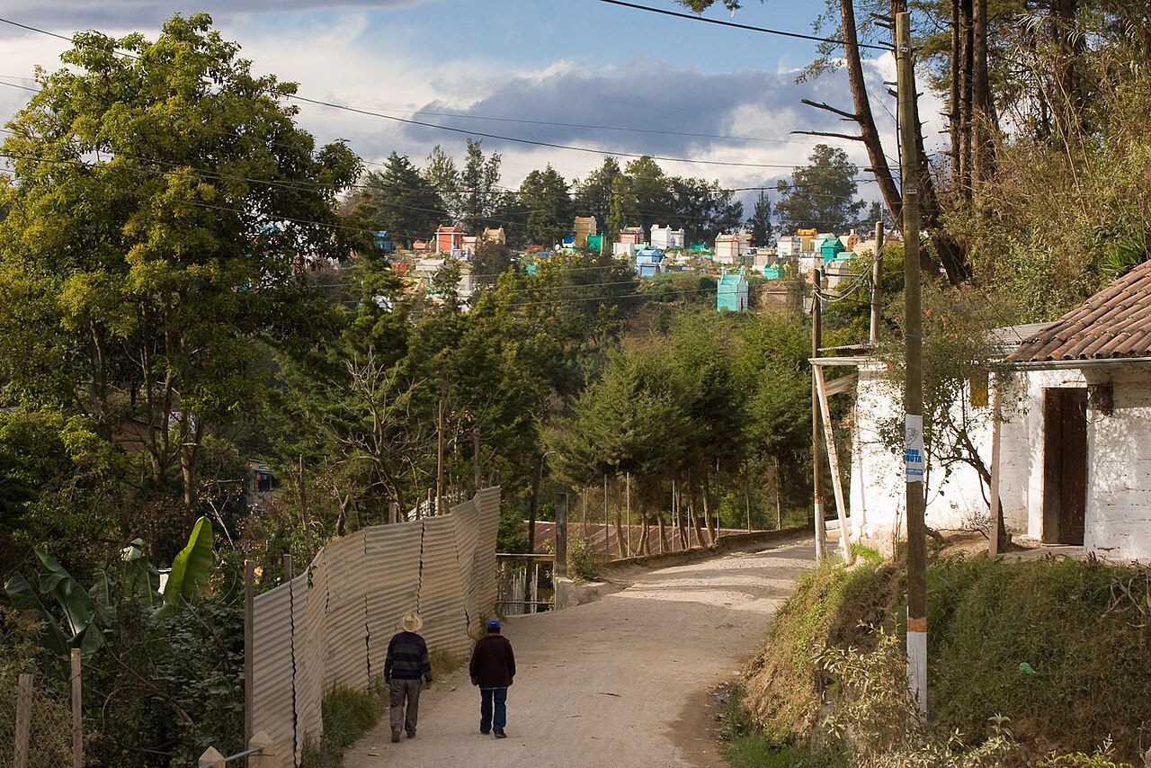 Cimetière coloré de Chichicastenango sur une colline du Guatemala Cimetière coloré de Chichicastenango sur une colline du Guatemala