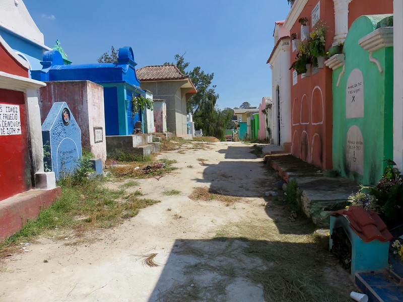 Les cimetières colorés du Guatemala cimetieres colores du guatemala 10 cimetieres-colores-du-guatemala-10