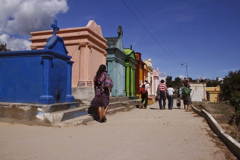 Les cimetières colorés du Guatemala cimetieres colores du guatemala 9 cimetieres-colores-du-guatemala-9