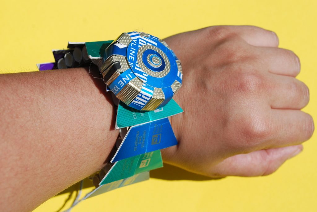 45 recyclages de paquets de cigarettes 45 recyclages de paquets de cigarettes 3 bracelet 45-recyclages-de-paquets-de-cigarettes-3-bracelet