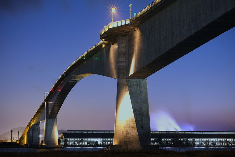 Eshima Ohashi - le pont qui ressemble à des montagnes russes Eshima Ohashi le pont qui ressemble a des montagnes russes 5 Eshima-Ohashi-le-pont-qui-ressemble-a-des-montagnes-russes-5