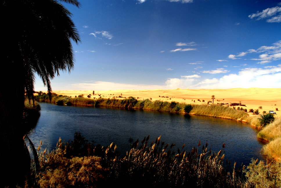 Les lacs d'Ubari, splendides oasis au milieu du désert Les lacs d Ubari splendides oasis au milieu du desert 1 Les-lacs-d-Ubari-splendides-oasis-au-milieu-du-desert-1