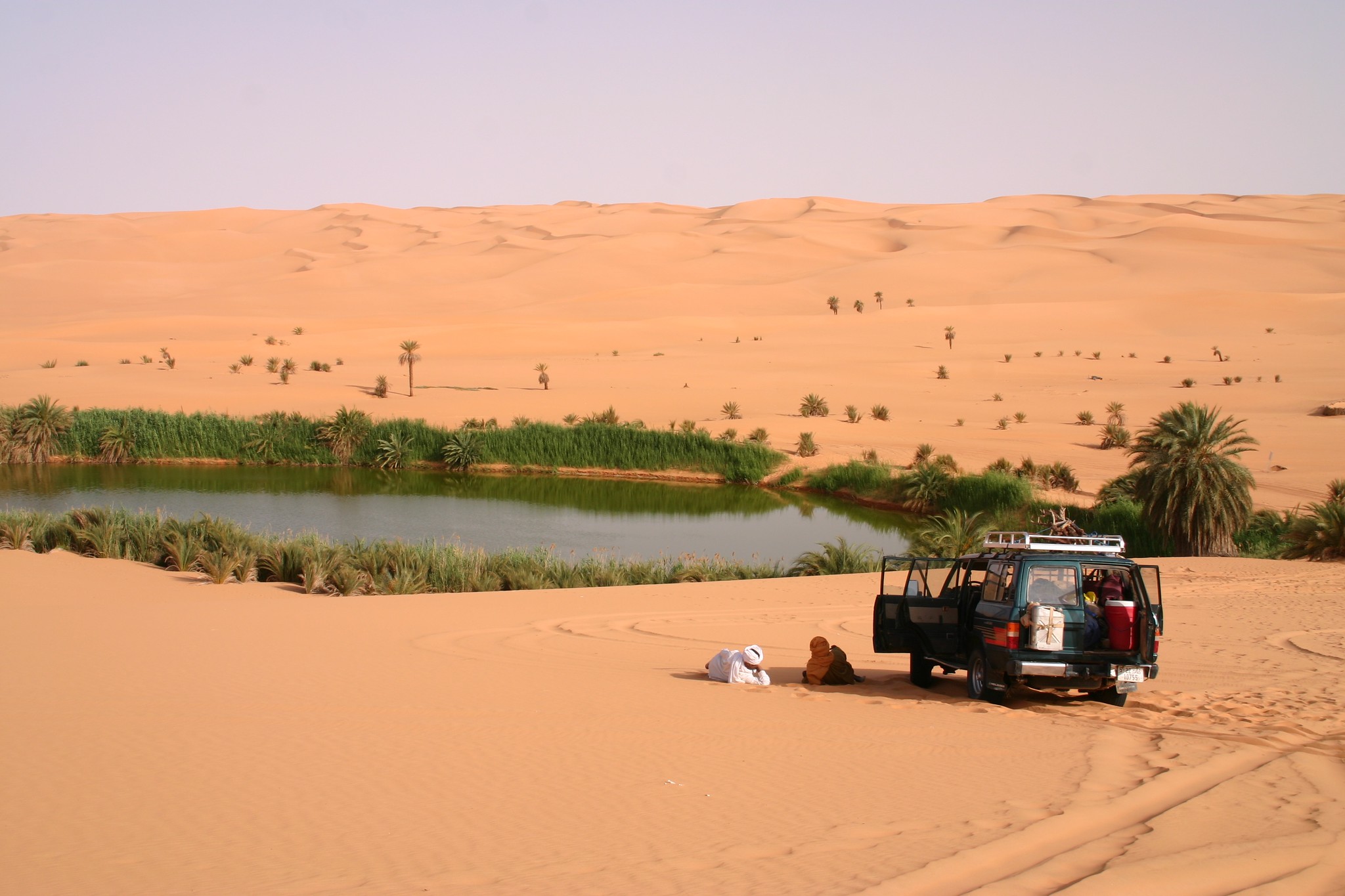 Les lacs d'Ubari, splendides oasis au milieu du désert Les lacs d Ubari splendides oasis au milieu du desert 8 1 Les-lacs-d-Ubari-splendides-oasis-au-milieu-du-desert-8-1