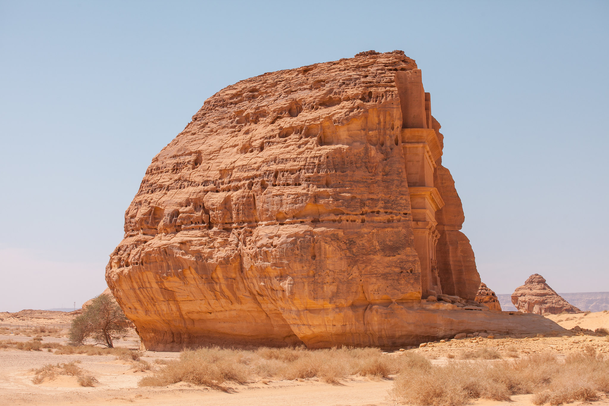 Qasr al-Farid le château solitaire au milieu du désert Qasr al Farid le chateau solitaire au milieu du desert 3 1 Qasr-al-Farid-le-chateau-solitaire-au-milieu-du-desert-3-1