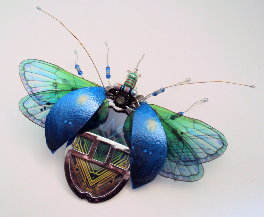 Sculptures d'insectes en recyclage électronique par Julie Alice Chappell Sculptures d insectes en recyclage electronique par Alice Chappell 3 Sculptures-d-insectes-en-recyclage-electronique-par-Alice-Chappell-3
