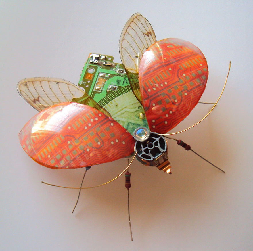 Sculptures d'insectes en recyclage électronique par Julie Alice Chappell Sculptures d insectes en recyclage electronique par Alice Chappell 7 Sculptures-d-insectes-en-recyclage-electronique-par-Alice-Chappell-7