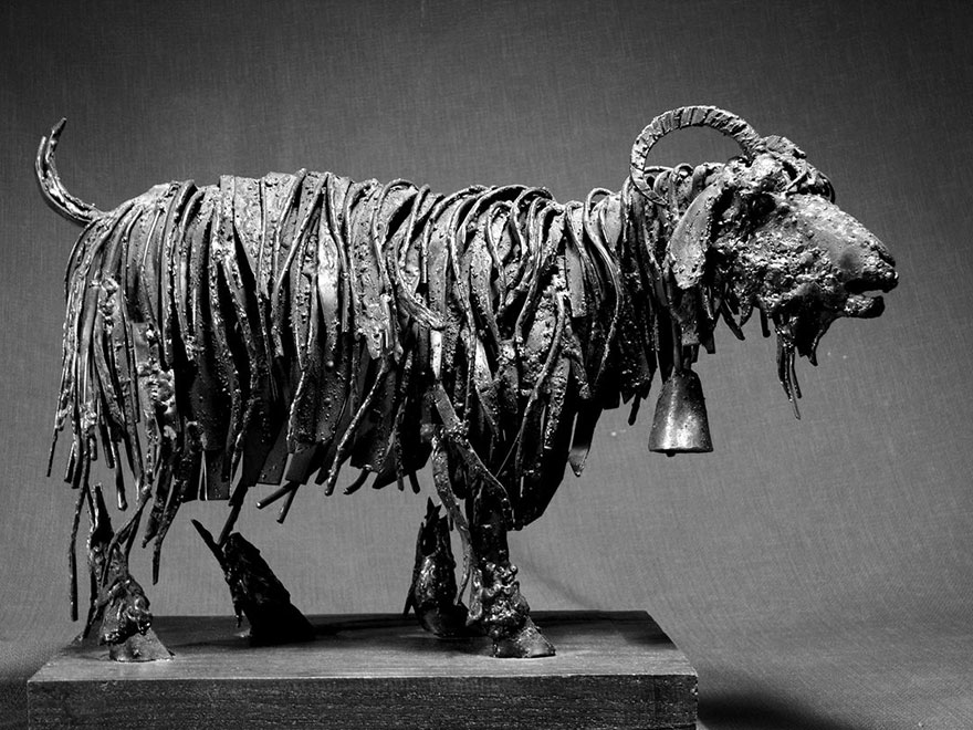 Les sculptures d'animaux steampunk en recyclage de ferraille de Hasan Novrozi sculptures d animaux steampunk en recyclage de ferraille de Hasan Novrozi 6 sculptures-d-animaux-steampunk-en-recyclage-de-ferraille-de-Hasan-Novrozi-6