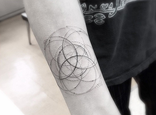 Les tatouages géométriques de Dr Woo tatouages geometriques de Dr Woo 3 tatouages-geometriques-de-Dr-Woo-3