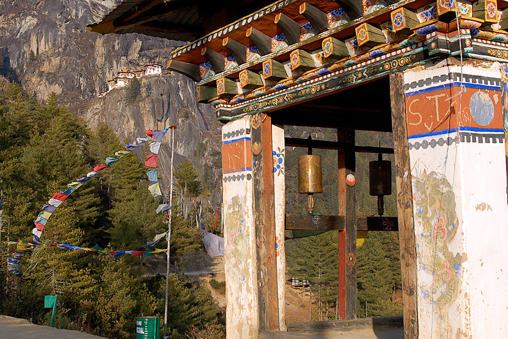 Le monastère Taktsang et la tanière du tigre Le monastere Taktsang et la taniere du tigre 12 Le-monastere-Taktsang-et-la-taniere-du-tigre-12