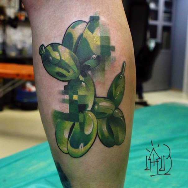 Les tatouages avec des glitchs de Lesha Lauz Les tatouages avec des glitchs de Lesha Lauz 4 Les-tatouages-avec-des-glitchs-de-Lesha-Lauz-4