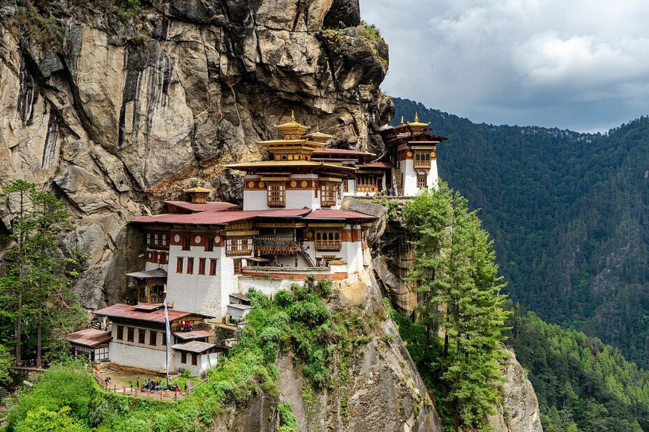 Paro Taktsang, le monastère du Nid du Tigre au Bhoutan paro taktsang nid du tigre bhoutan Monastère Paro Taktsang ou Nid du Tigre sur sa falaise au Bhoutan