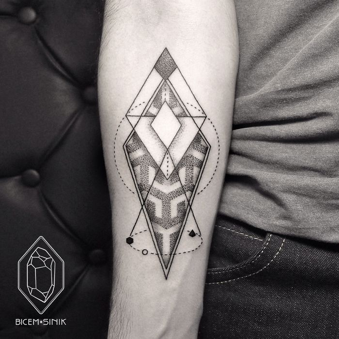 Les tatouages à base de lignes géométriques et de points de Bicem Sinik tatouages a base de lignes geometriques et de points de Bicem Sinik 6 tatouages-a-base-de-lignes-geometriques-et-de-points-de-Bicem-Sinik-6