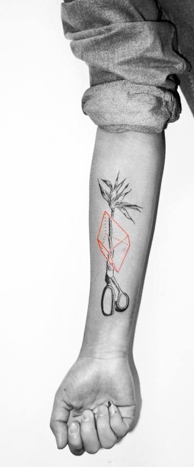 Les tatouages rouges et noirs minimalistes de Kaiyu Huang tatouages rouges et noirs minimalistes de Kaiyu Huang 17 tatouages-rouges-et-noirs-minimalistes-de-Kaiyu-Huang-17