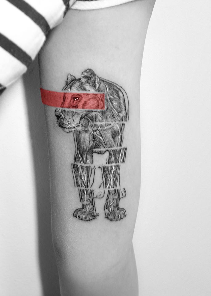 Les tatouages rouges et noirs minimalistes de Kaiyu Huang tatouages rouges et noirs minimalistes de Kaiyu Huang 2 tatouages-rouges-et-noirs-minimalistes-de-Kaiyu-Huang-2