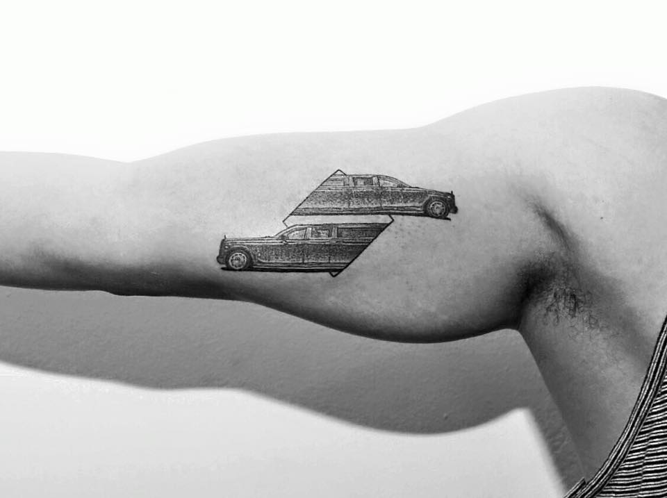Les tatouages rouges et noirs minimalistes de Kaiyu Huang tatouages rouges et noirs minimalistes de Kaiyu Huang 23 tatouages-rouges-et-noirs-minimalistes-de-Kaiyu-Huang-23