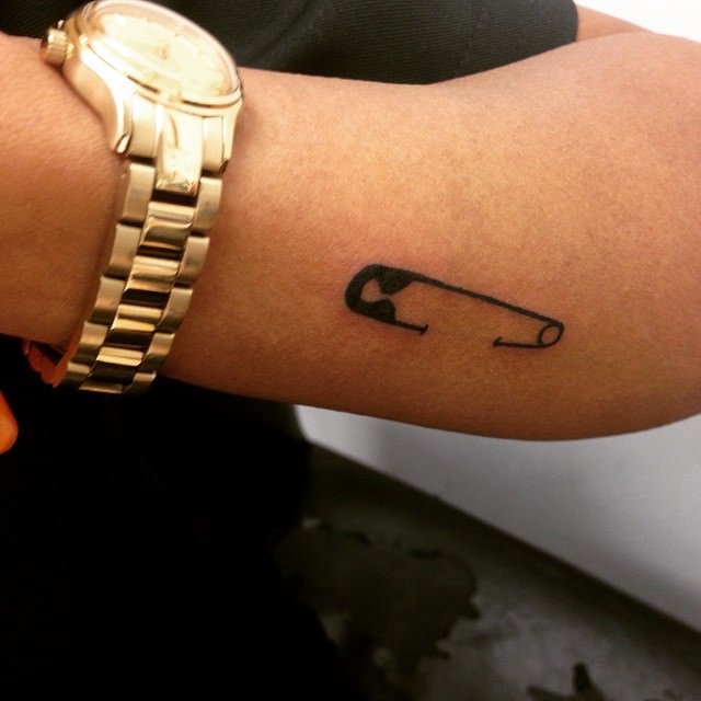 113 tatouages simples et élégants 114 tatouages simples et elegants 113 114-tatouages-simples-et-elegants-113