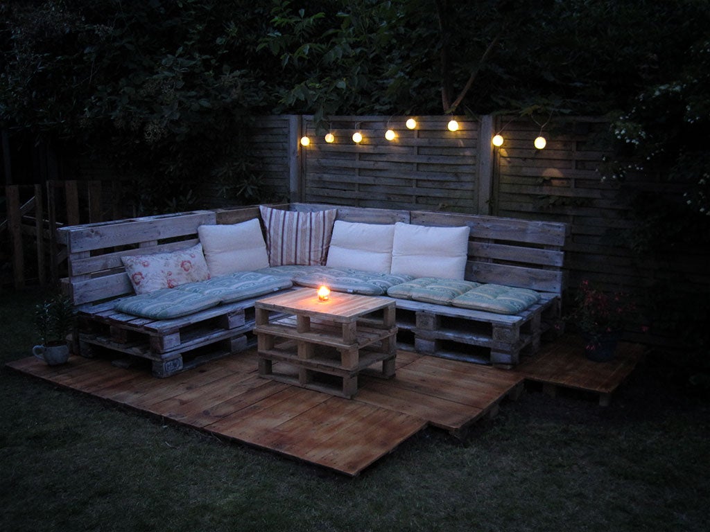 Bricolage: une terrasse et un salon de jardin en palettes Bricolage une terrasse et un salon de jardin en palettes 10 Bricolage-une-terrasse-et-un-salon-de-jardin-en-palettes-10