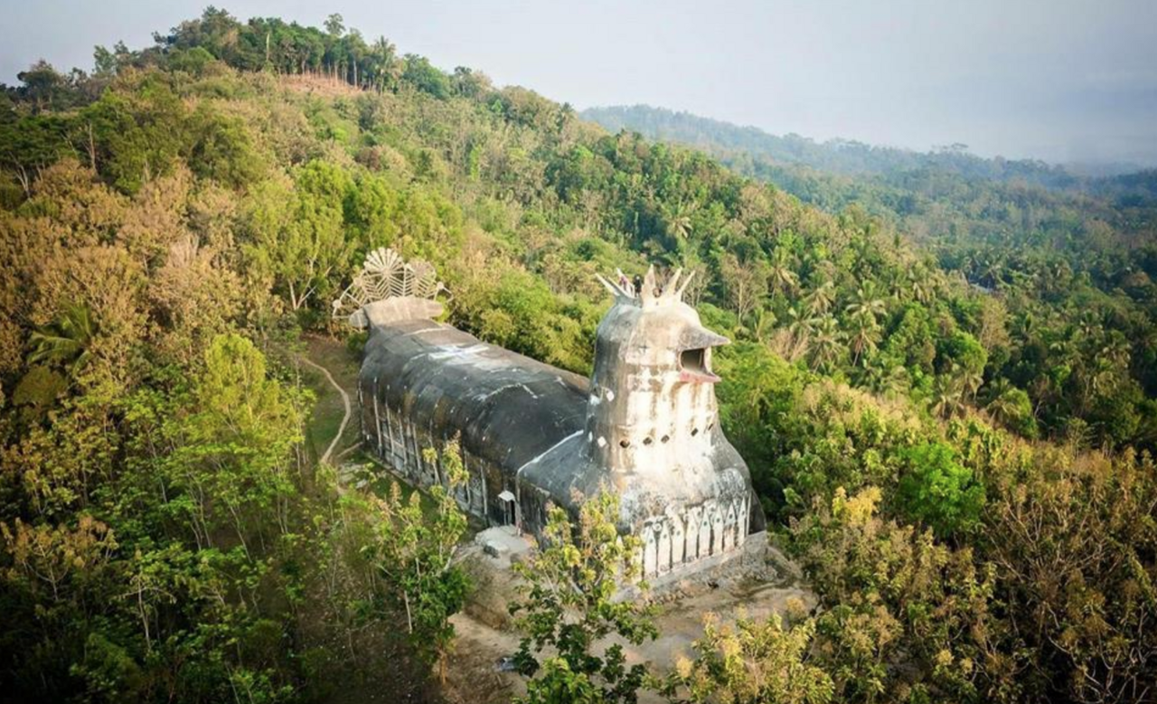 Vue aérienne de Gereja Ayam abandonnée en 2013 à Java Vue aérienne de Gereja Ayam abandonnée en 2013 à Java