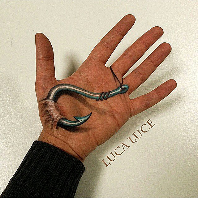 Des illusions 3D avec du body painting de la main par Luca Luce illusions 3D avec du body painting de la main par Luca Luce 9 illusions-3D-avec-du body-painting-de-la-main-par-Luca-Luce-9